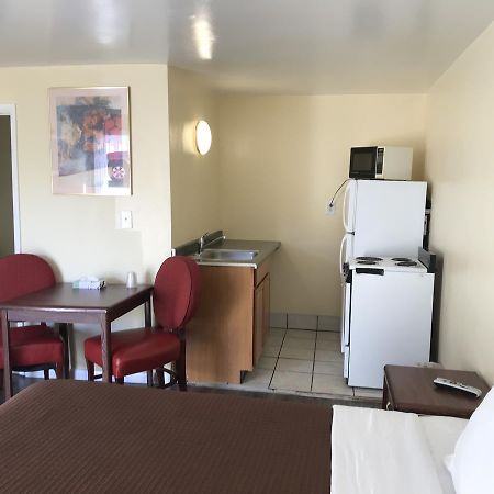 Relax Inn Of 梅德福 外观 照片
