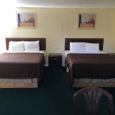 Relax Inn Of 梅德福 外观 照片