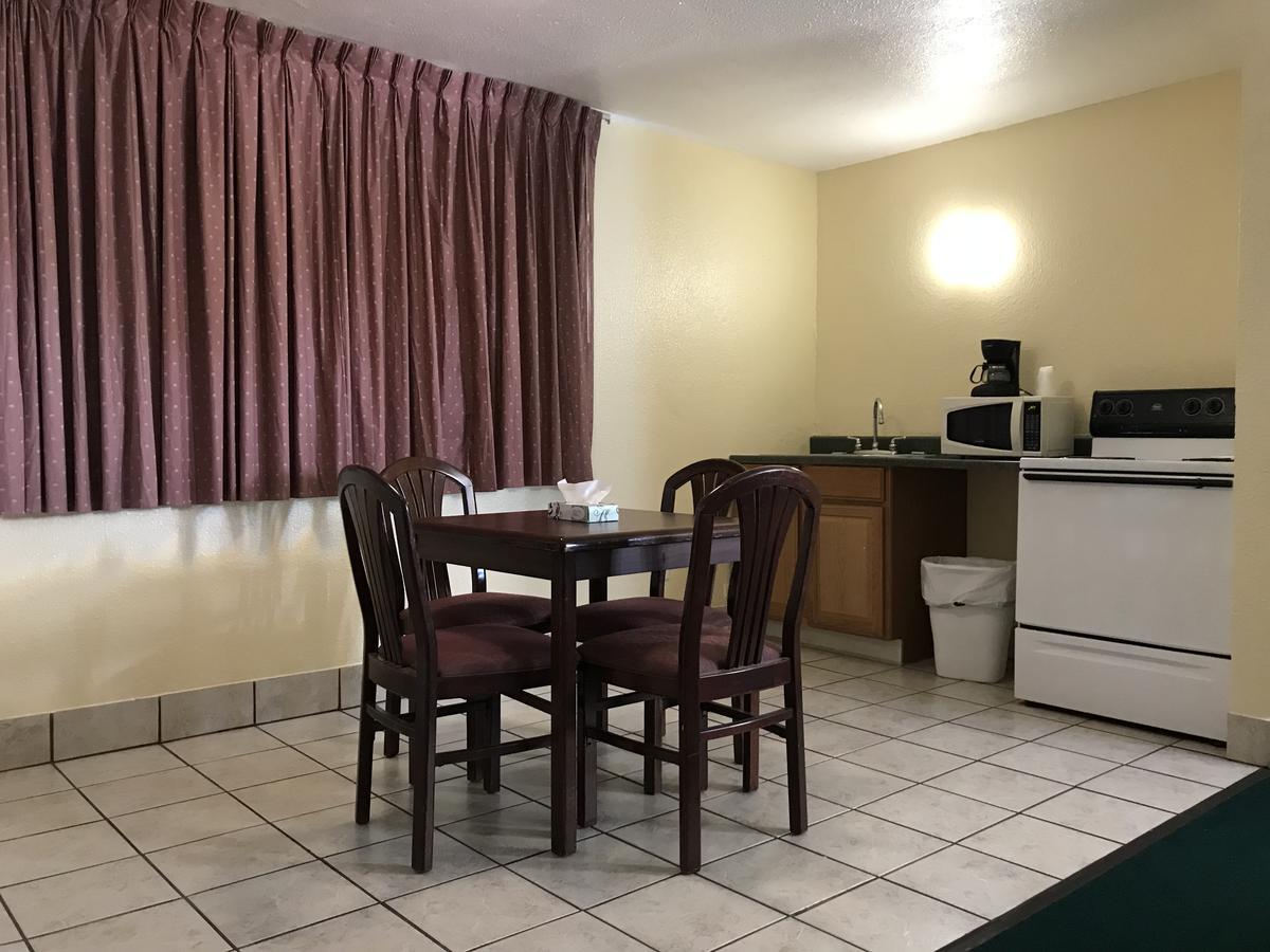Relax Inn Of 梅德福 外观 照片