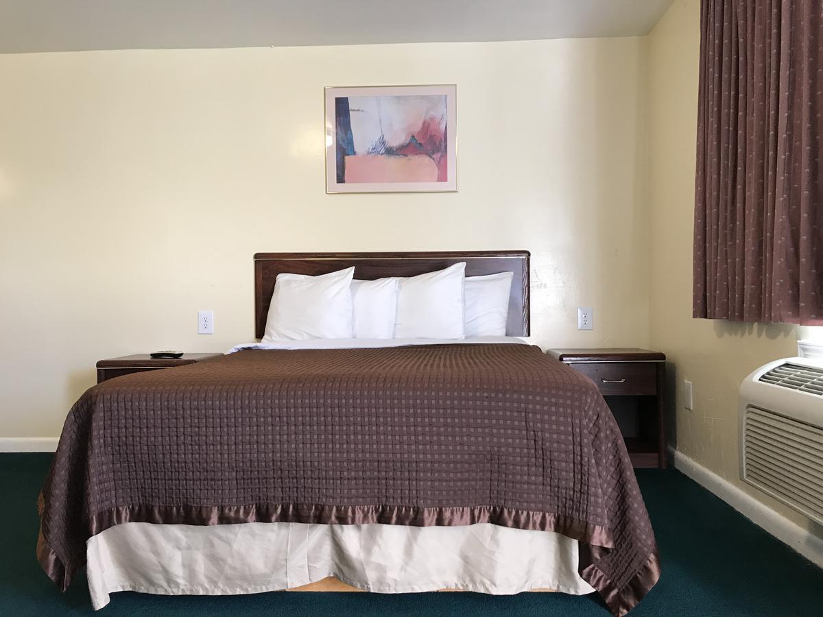Relax Inn Of 梅德福 外观 照片