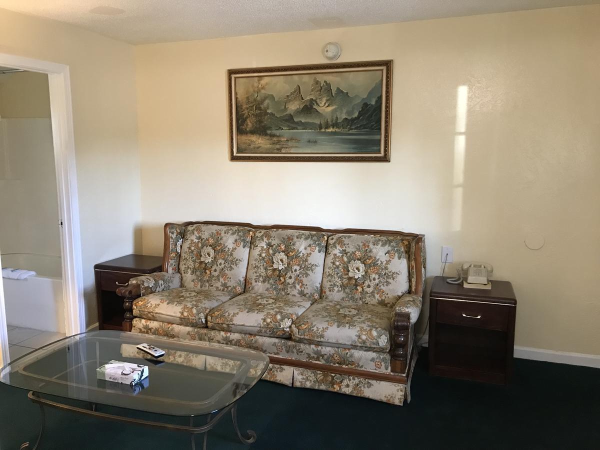 Relax Inn Of 梅德福 外观 照片