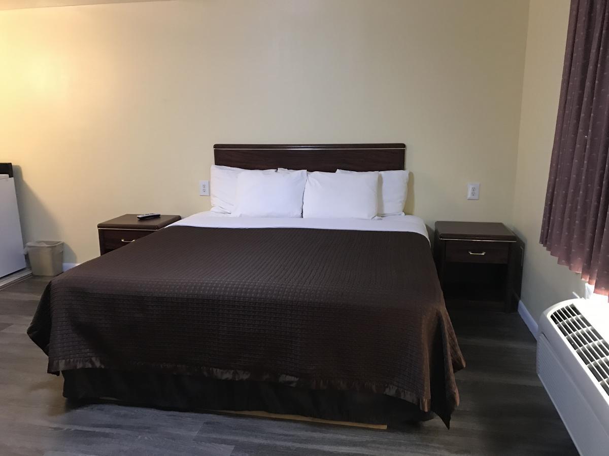 Relax Inn Of 梅德福 外观 照片