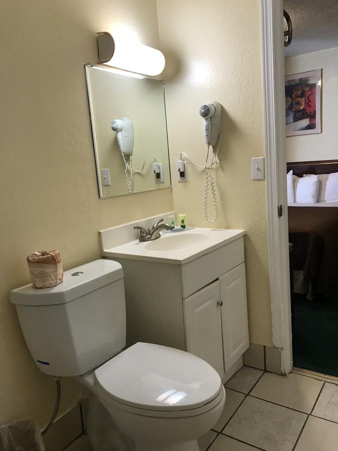Relax Inn Of 梅德福 外观 照片