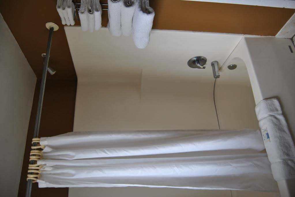 Relax Inn Of 梅德福 外观 照片